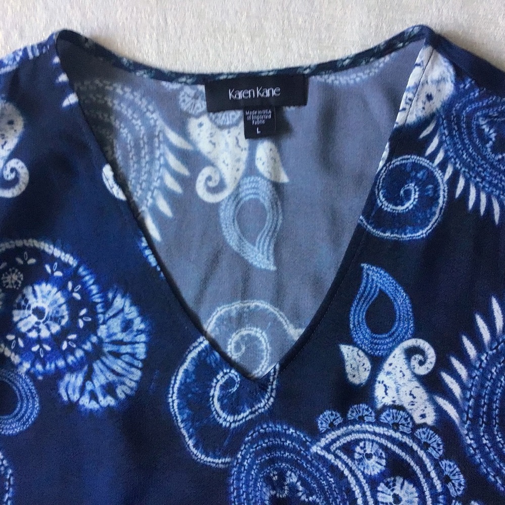 NEW Karen Kane Riviera Border Print Top Woman’s Size Large Blue Paisley Print - Picture 3 of 11